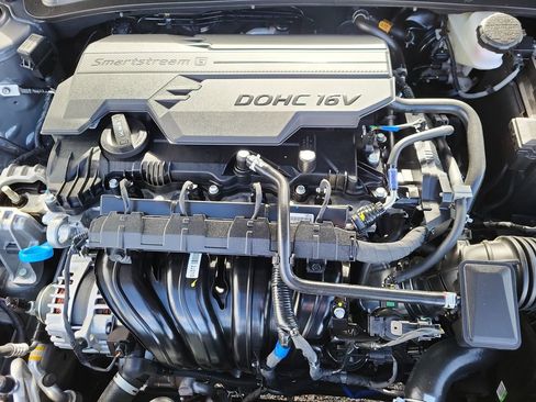 Used 2025 Hyundai Elantra Sport image 29