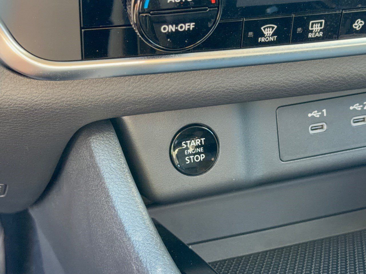 Certified 2025 Nissan Rogue SV FWD image 24