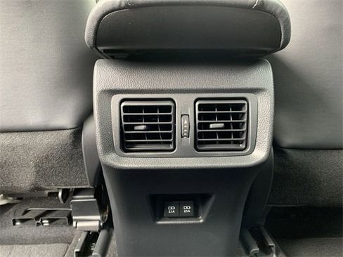 Used 2022 Toyota Venza Limited image 33