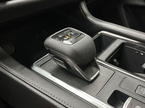 Used 2024 Nissan Pathfinder SV AWD/4WD image 24