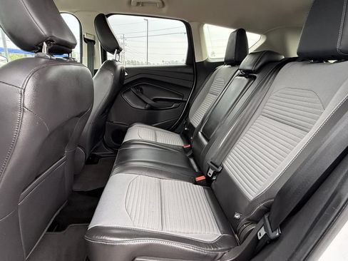 Used 2018 Ford Escape SE w/ SE Sport Appearance Package FWD image 17