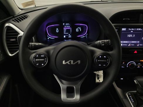 Used 2025 Kia Soul LX image 22