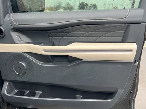 Used 2022 Ford Expedition Platinum image 10