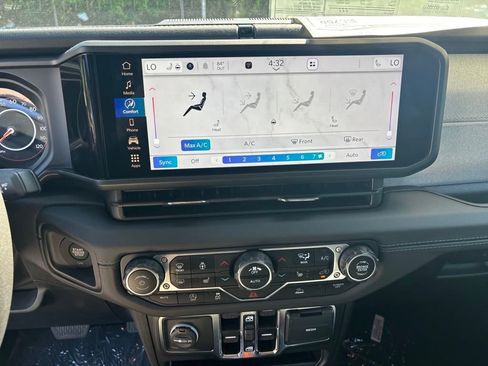 Used 2024 Jeep Wrangler Sahara image 20