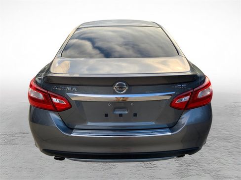 Used 2016 Nissan Altima 2.5 SR w/ LED Appearance Package image 3