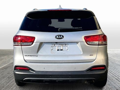 Used 2018 Kia Sorento LX image 7