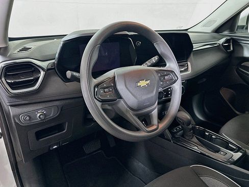 Used 2024 Chevrolet TrailBlazer LT FWD image 9