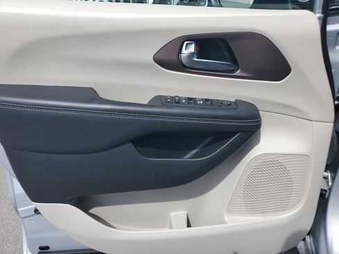 Used 2023 Chrysler Voyager LX image 26