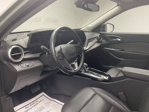 Certified 2025 Chevrolet Trax ACTIV FWD image 11