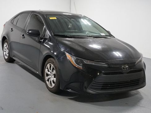 Certified 2023 Toyota Corolla LE FWD image 3