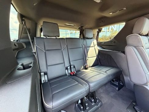 Used 2023 Cadillac Escalade Premium Luxury AWD/4WD image 21