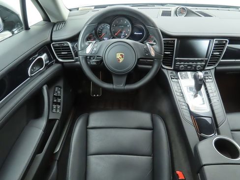 Used 2016 Porsche Panamera 4 image 10