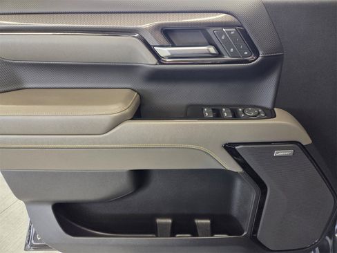 Used 2022 Chevrolet Silverado 1500 ZR2 w/ Technology Package image 12