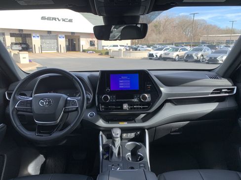 Used 2023 Toyota Highlander XSE image 30