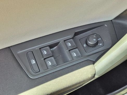 Used 2021 Volkswagen Tiguan S FWD image 24