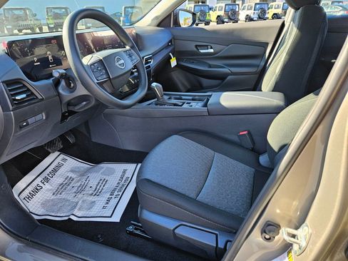 New 2026 Nissan Sentra SV w/ Floor Mat Package FWD image 4