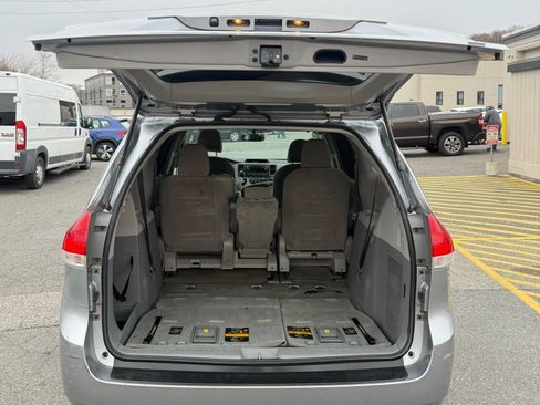 Used 2012 Toyota Sienna LE image 11