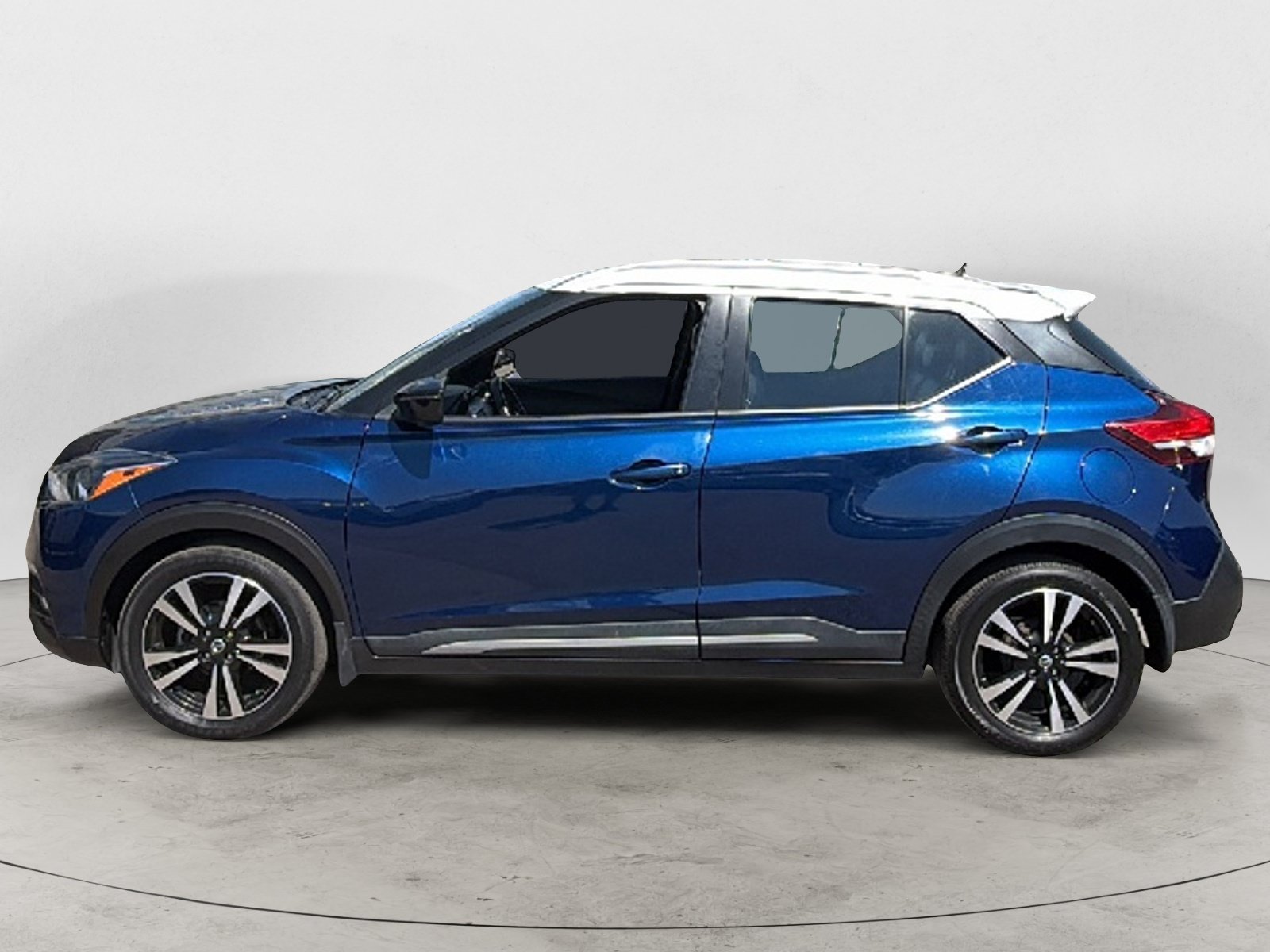 Used 2020 Nissan Kicks SR w/ SR Premium Package FWD image 3