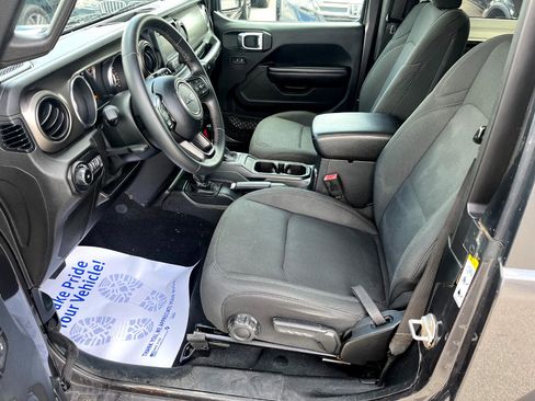 Used 2018 Jeep Wrangler Sport image 11