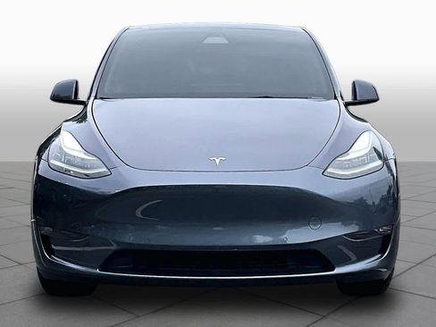 Used 2022 Tesla Model Y Long Range AWD/4WD image 3