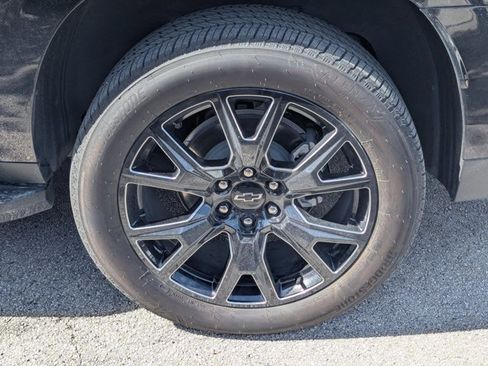 Used 2025 Chevrolet Suburban LT w/ Comfort Package image 3