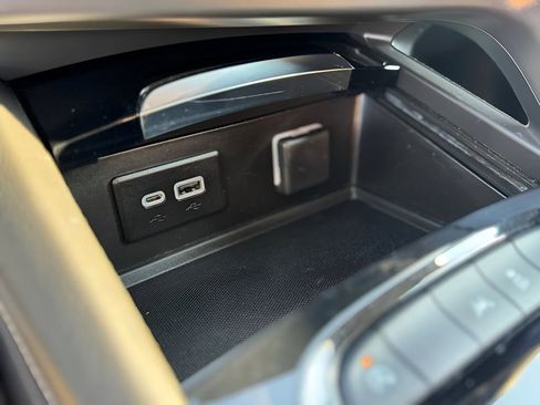 Used 2023 Buick Envision Essence image 23