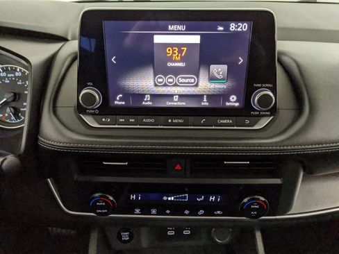 Used 2024 Nissan Rogue SV image 8