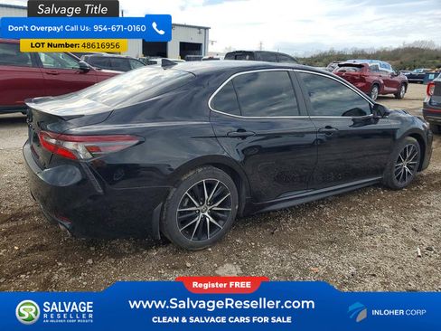 Used 2022 Toyota Camry SE w/ Cold Weather Package AWD/4WD image 4