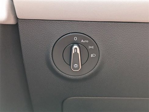 New 2026 Volkswagen Taos SE image 27