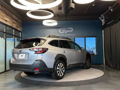 Used 2025 Subaru Outback Premium AWD/4WD image 3