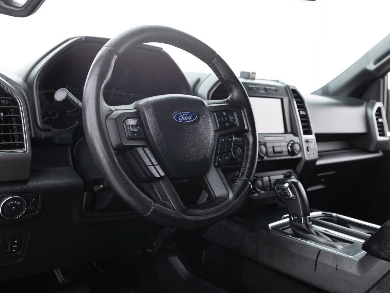 Used 2019 Ford F150 XLT w/ Equipment Group 302A Luxury AWD/4WD image 27