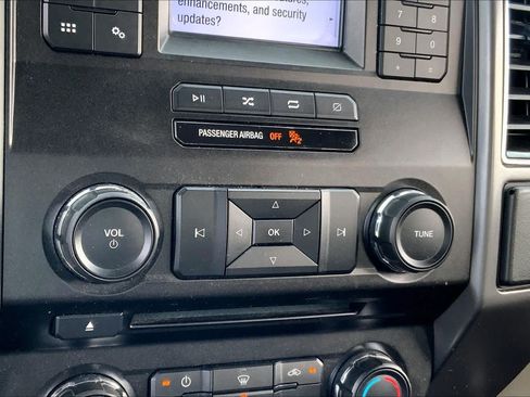Certified 2018 Ford F150 2WD SuperCrew image 30