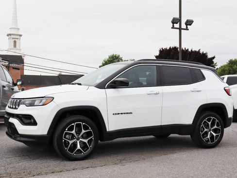 Used 2025 Jeep Compass Limited AWD/4WD image 11