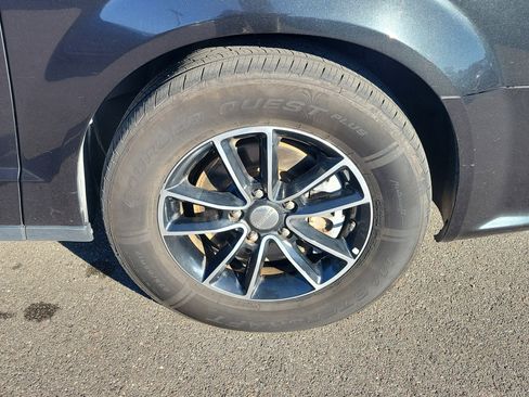 Used 2017 Dodge Grand Caravan GT image 35