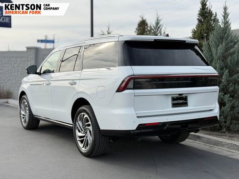 Used 2025 Lincoln Navigator Reserve AWD/4WD image 6