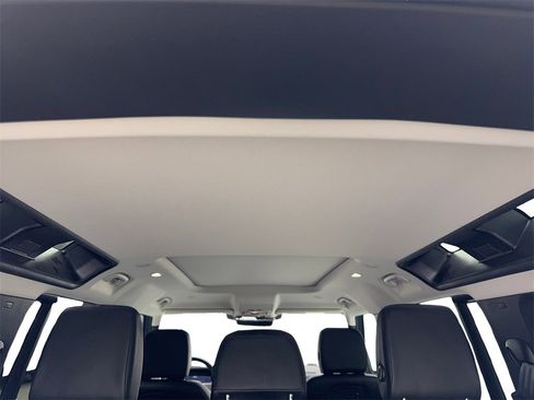 Used 2020 Land Rover Defender 110 SE image 70