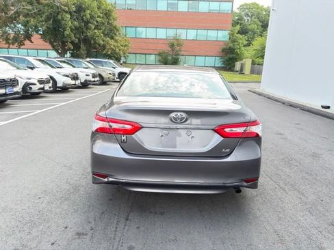 Used 2018 Toyota Camry LE FWD image 6