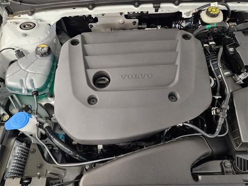 New 2026 Volvo XC40 B5 Plus w/ Protection Package Premier image 33