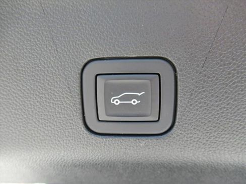 Used 2024 Chevrolet Suburban High Country w/ Advanced Technology Package image 40