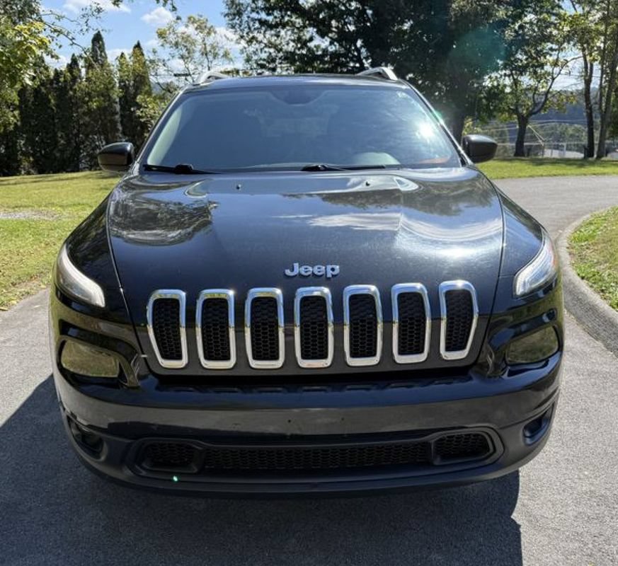 Used 2015 Jeep Cherokee Latitude w/ Cold Weather Group AWD/4WD image 2