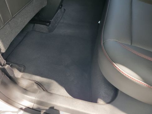 Certified 2024 Chevrolet Trax RS w/ Sunroof Package FWD image 31