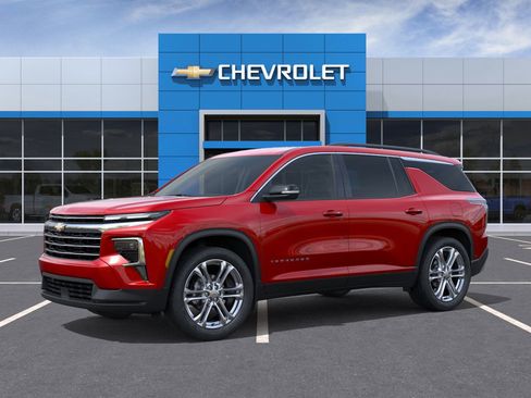 New 2025 Chevrolet Traverse LT image 2