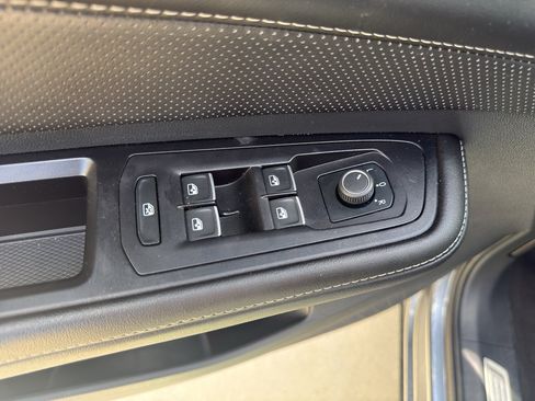 Used 2024 Volkswagen Atlas Cross Sport SE FWD image 10