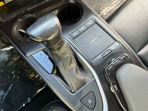 Used 2021 Lexus UX 200 image 13