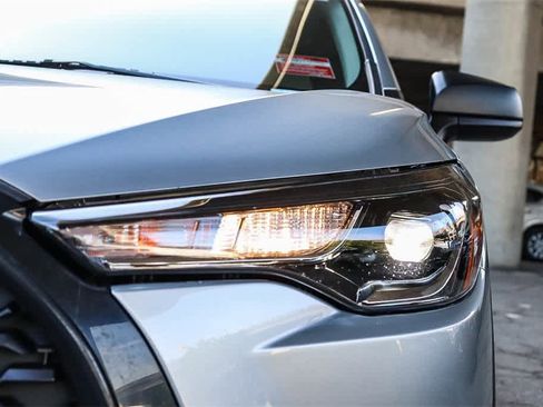 Used 2023 Toyota Corolla Cross L image 7