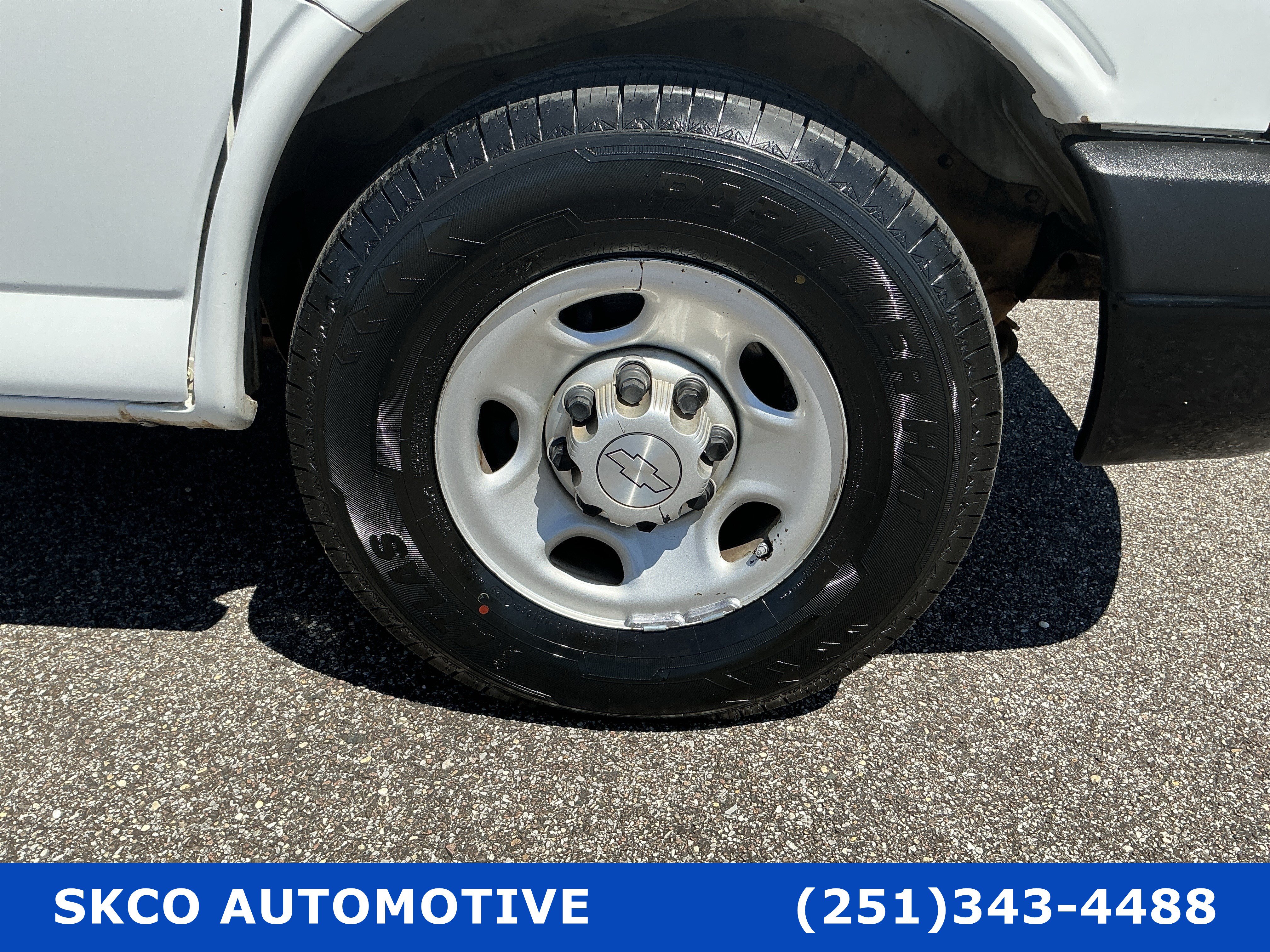 Used 2019 Chevrolet Express 2500 w/ Driver Convenience Package RWD image 9