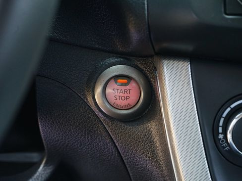 Used 2015 Nissan Sentra SR w/ SR Premium Package FWD image 17