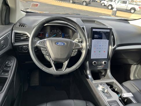 Used 2022 Ford Edge Titanium image 16