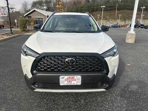 Used 2025 Toyota Corolla Cross LE image 5