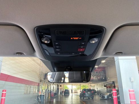 Used 2026 Kia Carnival FWD image 17